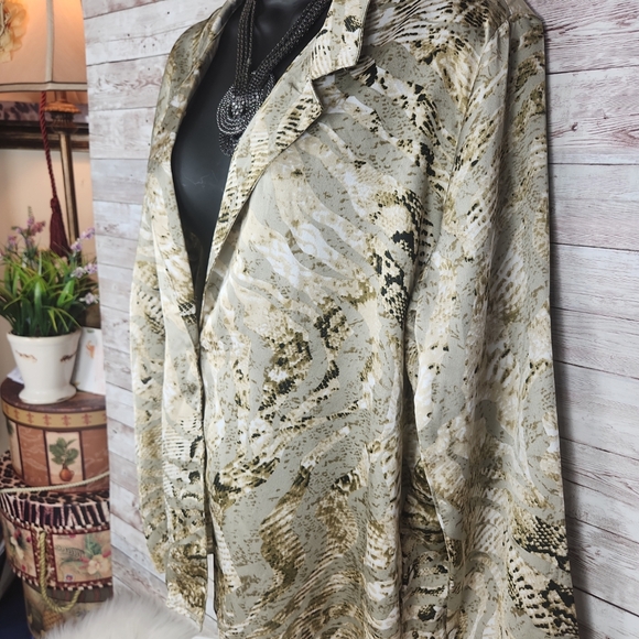 Fashion Nova, women's taupe, green, & creme longsleeves top. V-neck Sz L - Picture 5 of 10